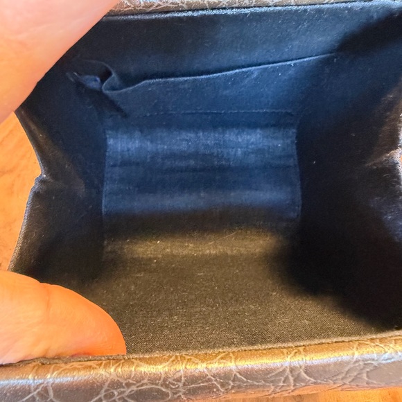 Vintage Metallic Crocodile Embossed Faux Leather Crossbody Bag - Picture 11 of 13